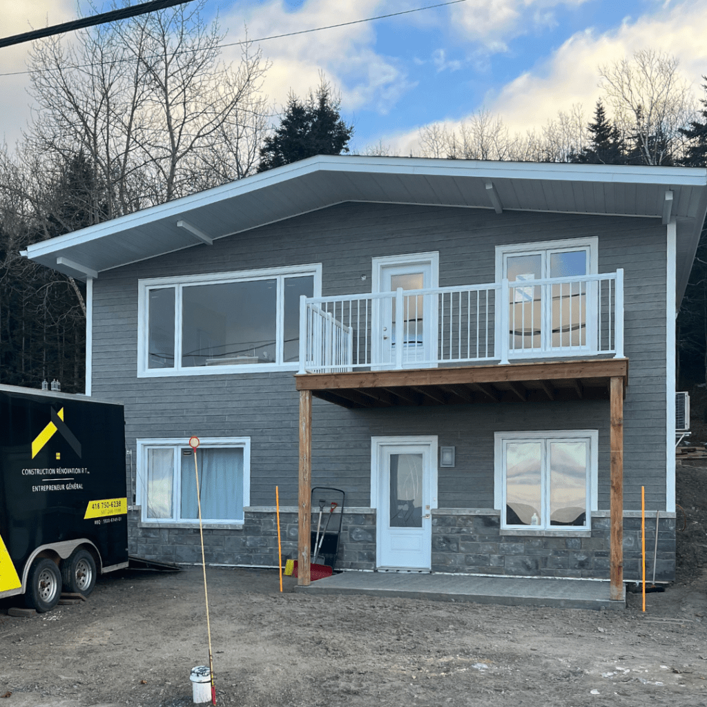 agrandissement de maison et rénovation revêtement extérieur toiture